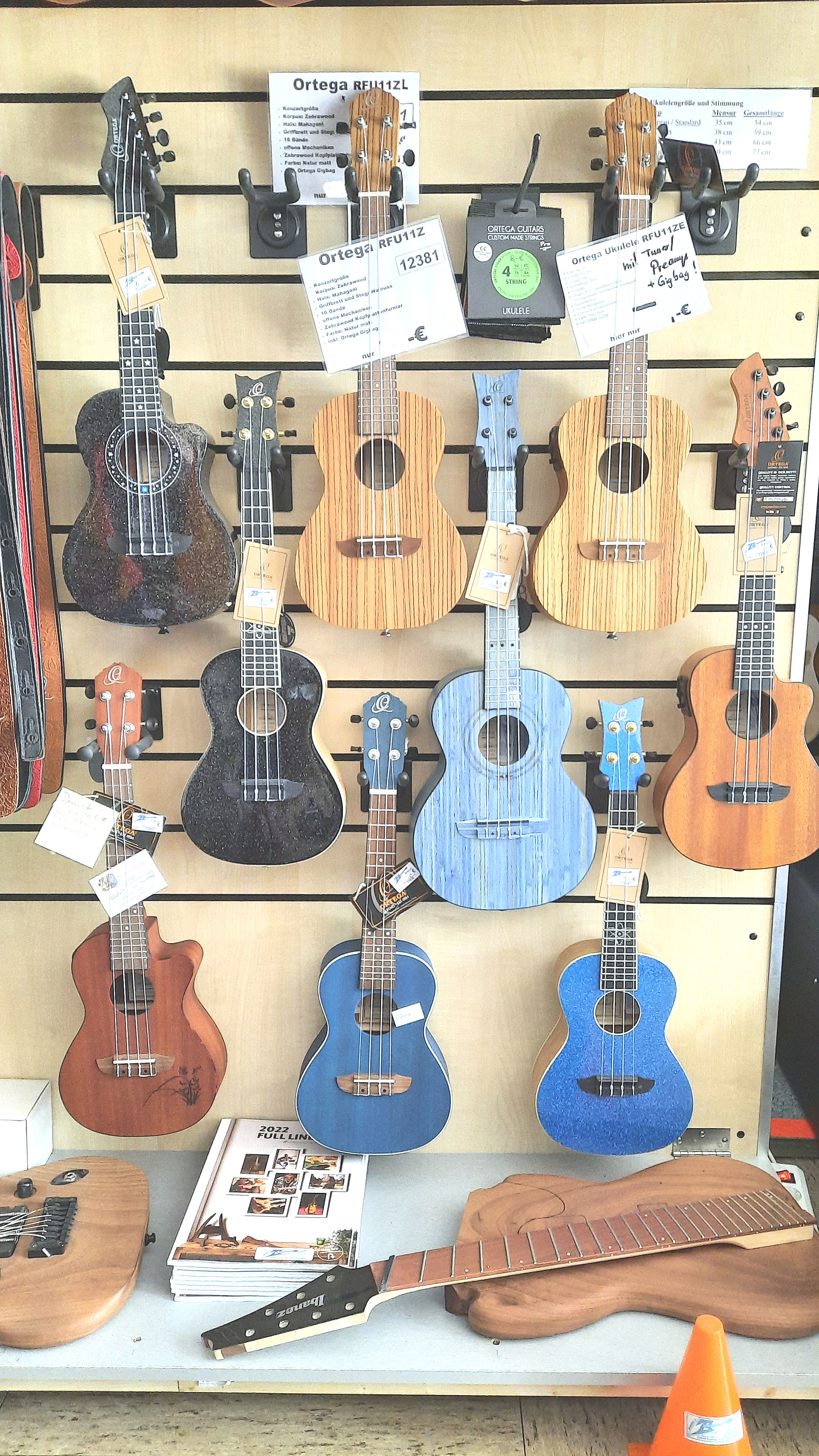 Ukulelen 8-22